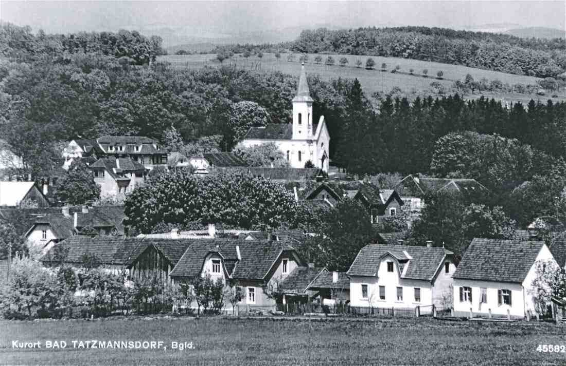 Blick auf die röm. kath. Kirche gegen Westen