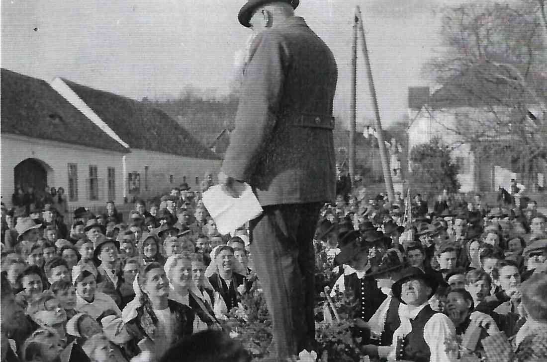 Jormannsdorf: Blochziehen 1949