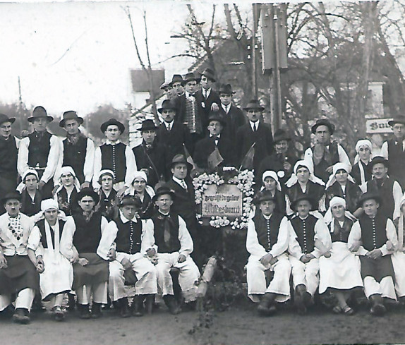 Jormannsdorf: Blochziehen 1928