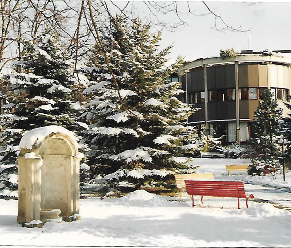Anna Brunnen: 1991 vor dem Kurmittelhaus Bad Tatzmannsdorf aufgestellt