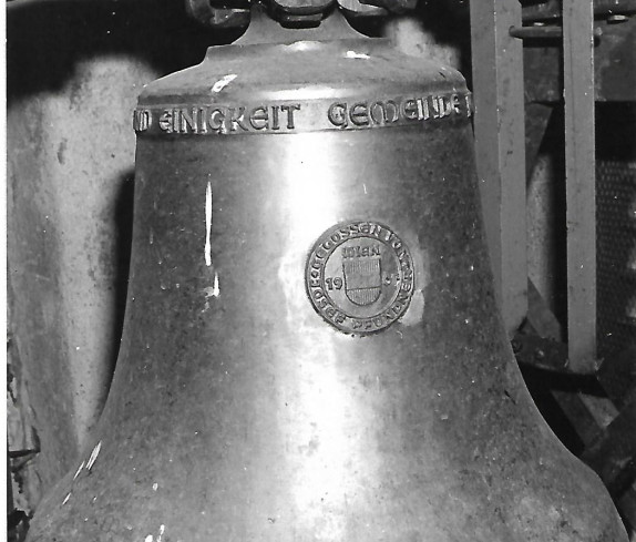 Jormannsdorf, Friedenglocke: Für Frieden und Einigkeit. Josef Pfundner, (Kreuzung Bundesstraße 50)